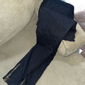 Black jegging size large. Textured and zipper bottoms. Cute with heels.